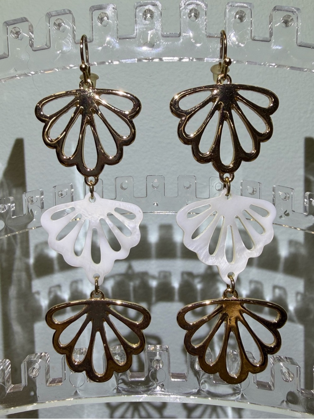 NWOT Goldtone and White Sea Shell Drop Chandelier Pierced Earrings